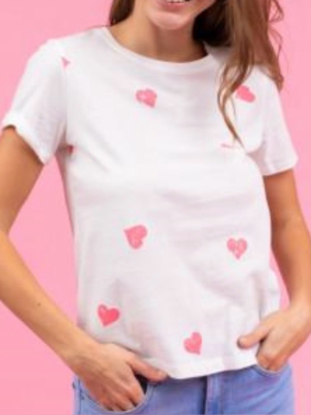 Le Lis Collection White T-Shirt with Small Pink Heart Motifs on Front Women’s M